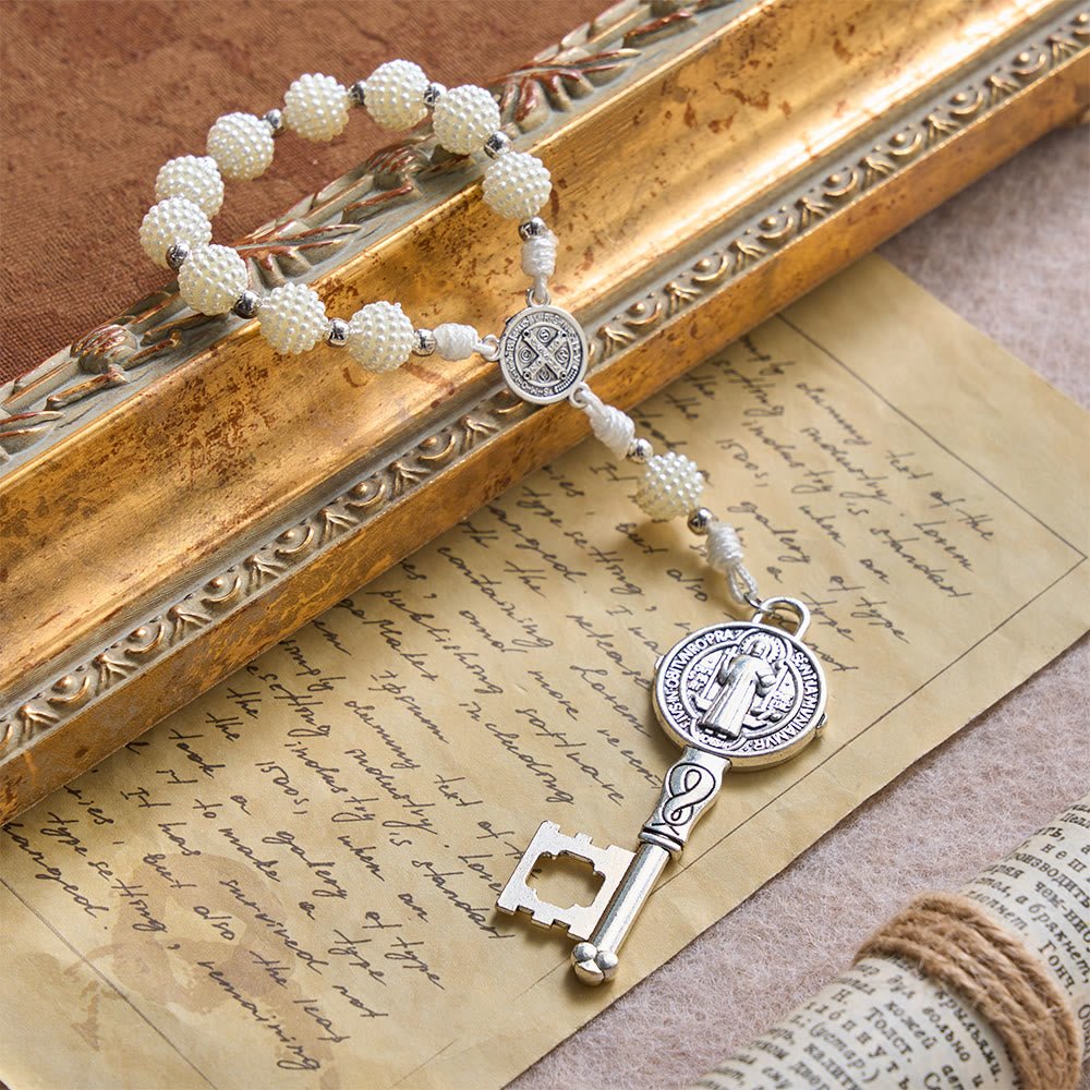 Christianartworkshop Rosario de bolsillo con cordón de cuentas de perlas y colgante de llave de San Benito grabado. - image 2