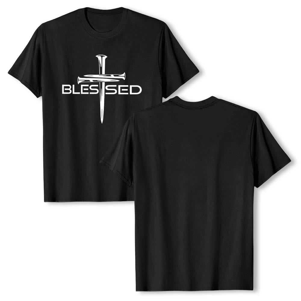 Christianartworkshop Camiseta de manga corta premium con estampado frontal de la palabra "Blessed Three Nails Cross Split" en negrita y en bloque. - image 1