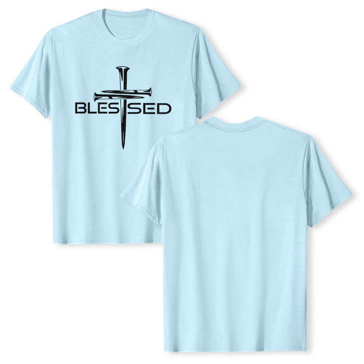 Christianartworkshop Camiseta de manga corta premium con estampado frontal de la palabra "Blessed Three Nails Cross Split" en negrita y en bloque. - image 7