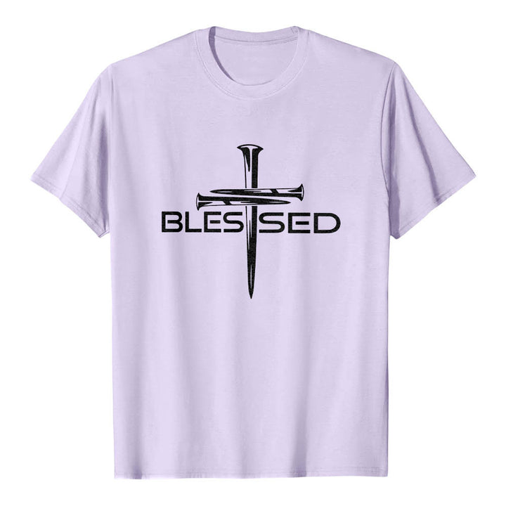 Christianartworkshop Camiseta de manga corta premium con estampado frontal de la palabra "Blessed Three Nails Cross Split" en negrita y en bloque. - Púrpura - 2XL - image 9
