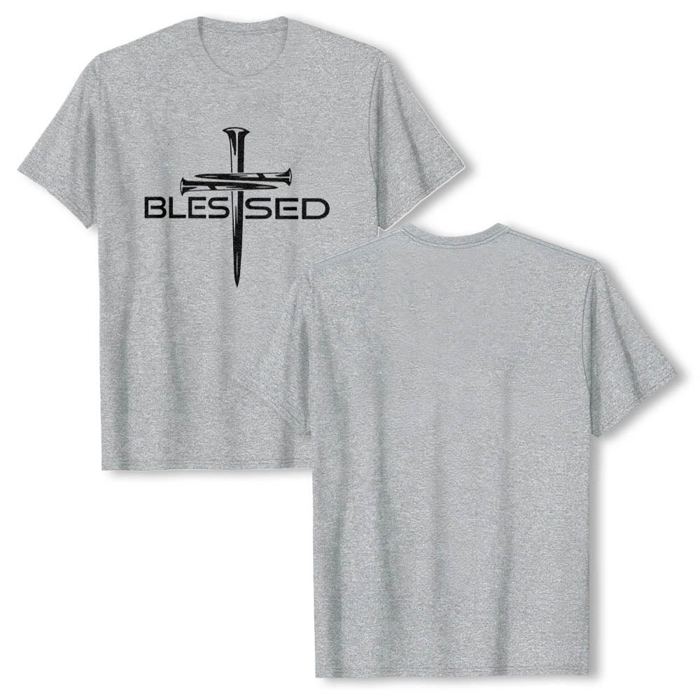 Christianartworkshop Camiseta de manga corta premium con estampado frontal de la palabra "Blessed Three Nails Cross Split" en negrita y en bloque. - image 16
