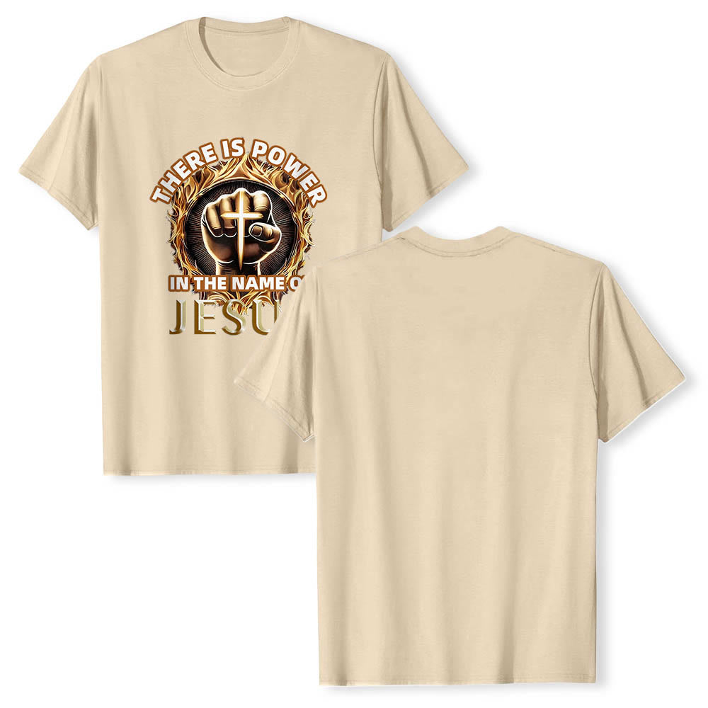 Christianartworkshop Hay poder en el nombre de Jesús. Camiseta circular de manga corta con puño cerrado, cruz y llama. - image 19