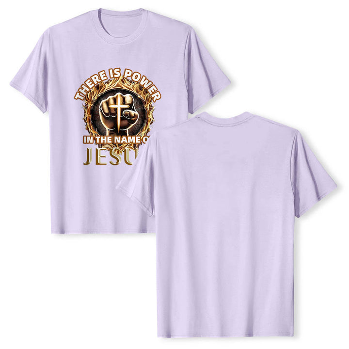 Christianartworkshop Hay poder en el nombre de Jesús. Camiseta circular de manga corta con puño cerrado, cruz y llama. - image 13