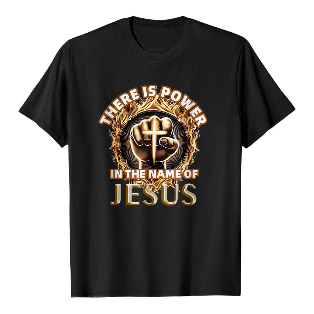 Christianartworkshop Hay poder en el nombre de Jesús. Camiseta circular de manga corta con puño cerrado, cruz y llama. - Negro - 2XL - image 6