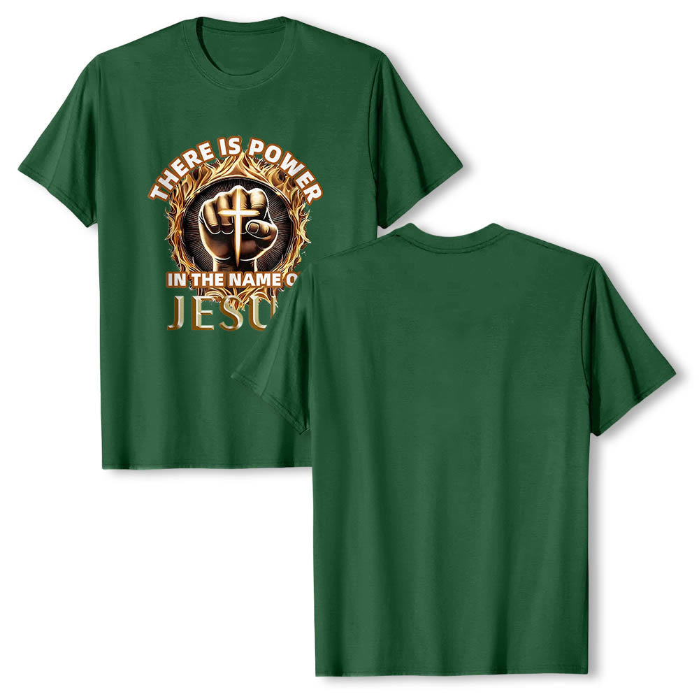 Christianartworkshop Hay poder en el nombre de Jesús. Camiseta circular de manga corta con puño cerrado, cruz y llama. - image 1