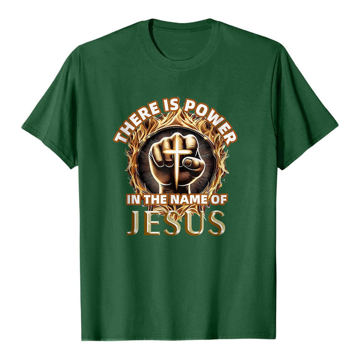 Christianartworkshop Hay poder en el nombre de Jesús. Camiseta circular de manga corta con puño cerrado, cruz y llama. - Verde oscuro - 2XL - image 0