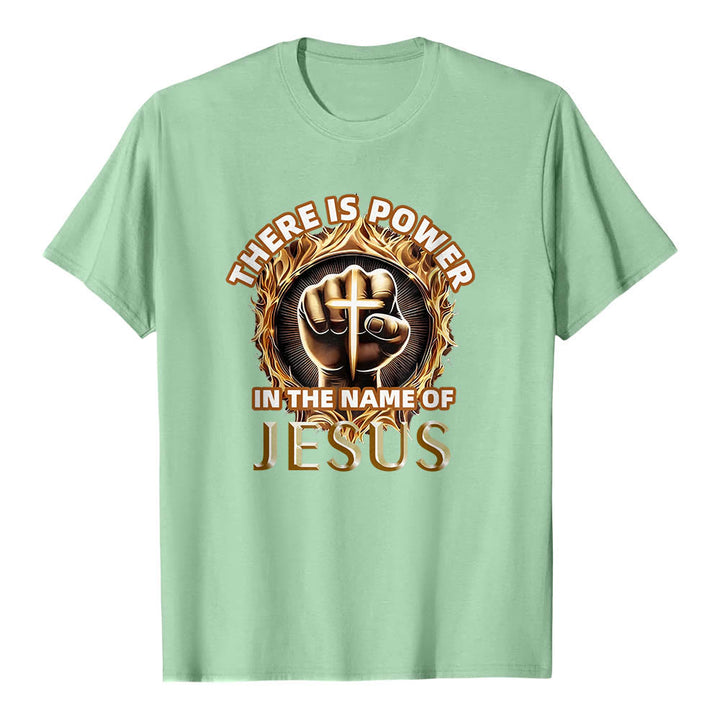 Christianartworkshop Hay poder en el nombre de Jesús. Camiseta circular de manga corta con puño cerrado, cruz y llama. - Verde claro - 2XL - image 21