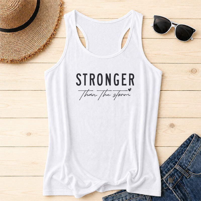 Christianartworkshop Camiseta sin mangas estilo racerback con estampado frontal en letra mayúscula grande, desgastada, en negrita, con la frase "STRONGER" subrayada en cursiva y un pequeño corazón como detalle. - Blanco - 2XL - image 8