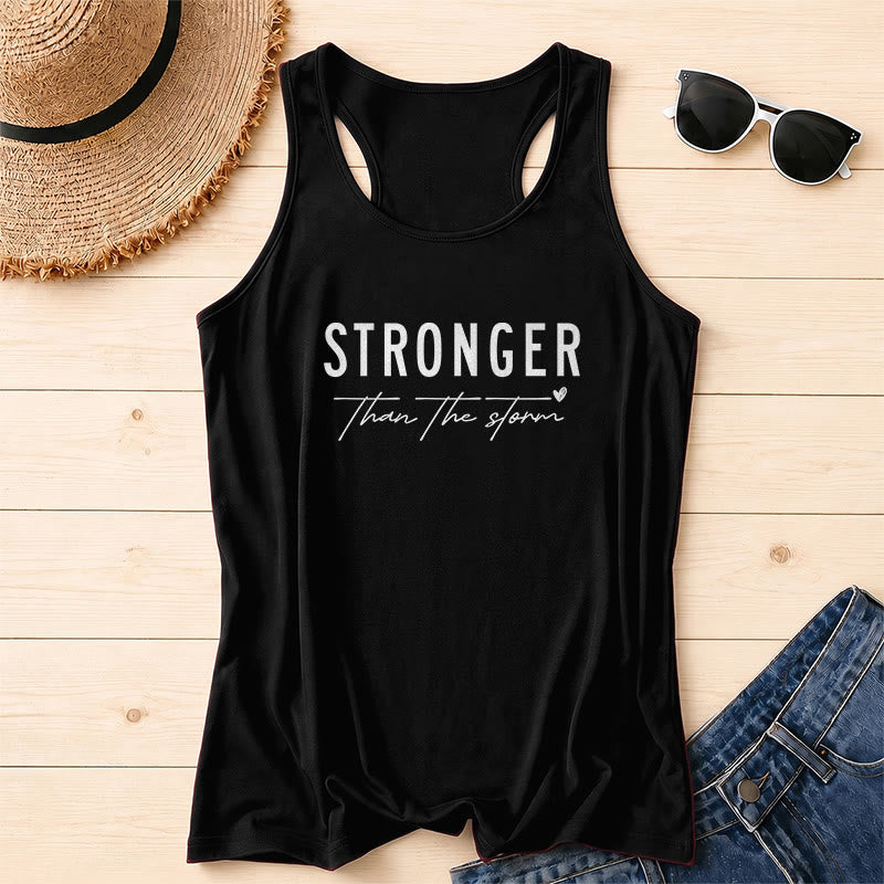 Christianartworkshop Camiseta sin mangas estilo racerback con estampado frontal en letra mayúscula grande, desgastada, en negrita, con la frase "STRONGER" subrayada en cursiva y un pequeño corazón como detalle. - Negro - 2XL - image 4