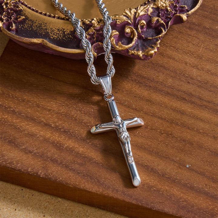 Christianartworkshop Colgante de crucifijo de Jesús en relieve con cadena de cuerda trenzada: emblema atemporal de la suave protección celestial. - Plata - image 3