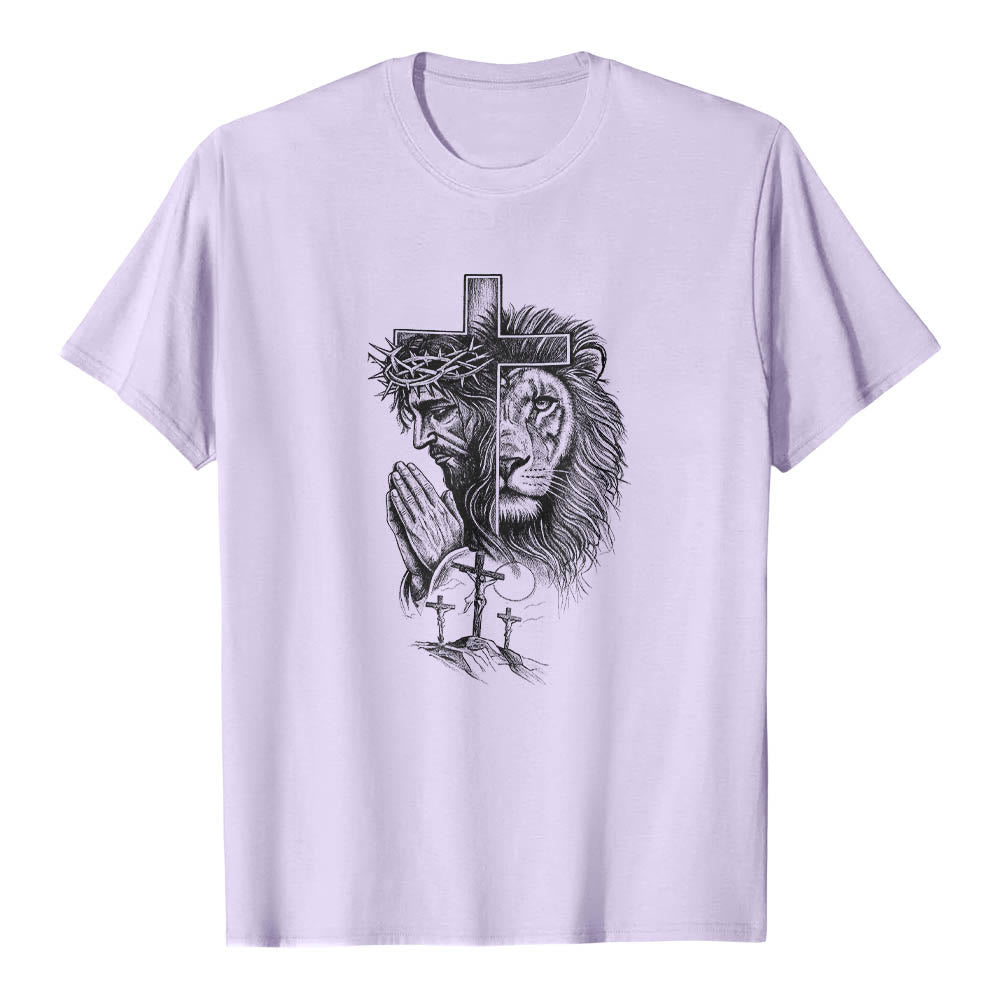 Christianartworkshop Camiseta clásica con estampado frontal de Jesús rezando, león, cruz y tres cruces. - Púrpura - 2XL - image 12