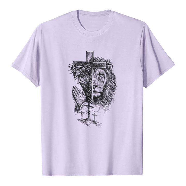 Christianartworkshop Camiseta clásica con estampado frontal de Jesús rezando, león, cruz y tres cruces. - Púrpura - 2XL - image 12