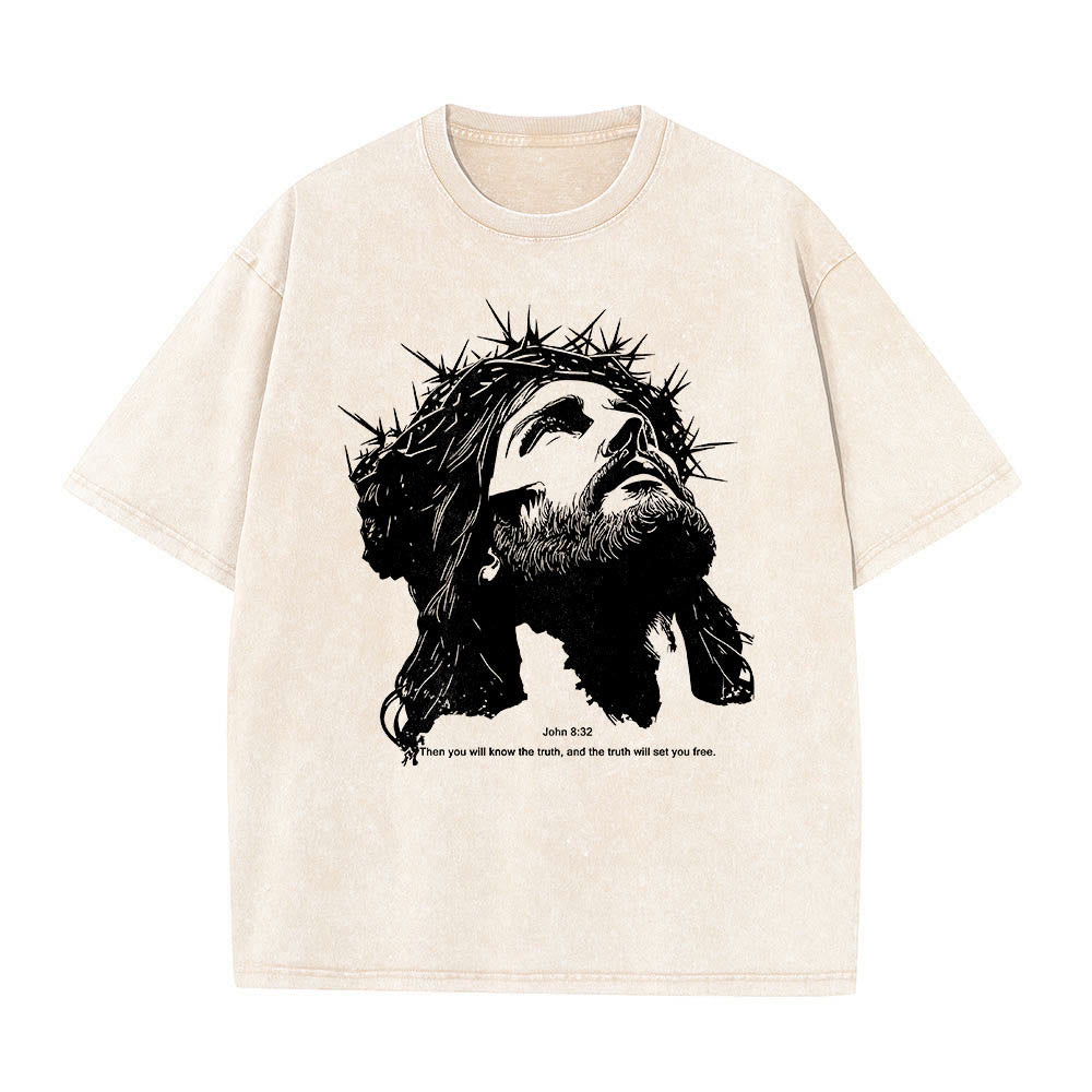 Christianartworkshop Camiseta vintage lavada con retrato de Jesús con corona de espinas y versículo bíblico de Juan 8:32 en la parte delantera. - Beige - 5XL - image 0