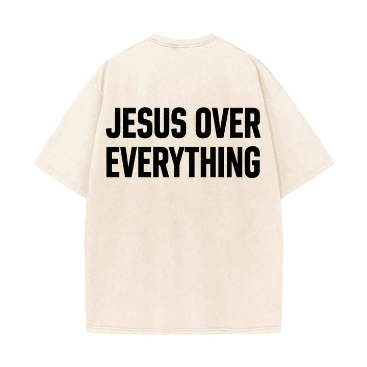 Christianartworkshop Camiseta lavada con estampado de letras mayúsculas en negrita de dos líneas "Jesús por encima de todo" en la parte trasera. - Beige - 5XL - image 2