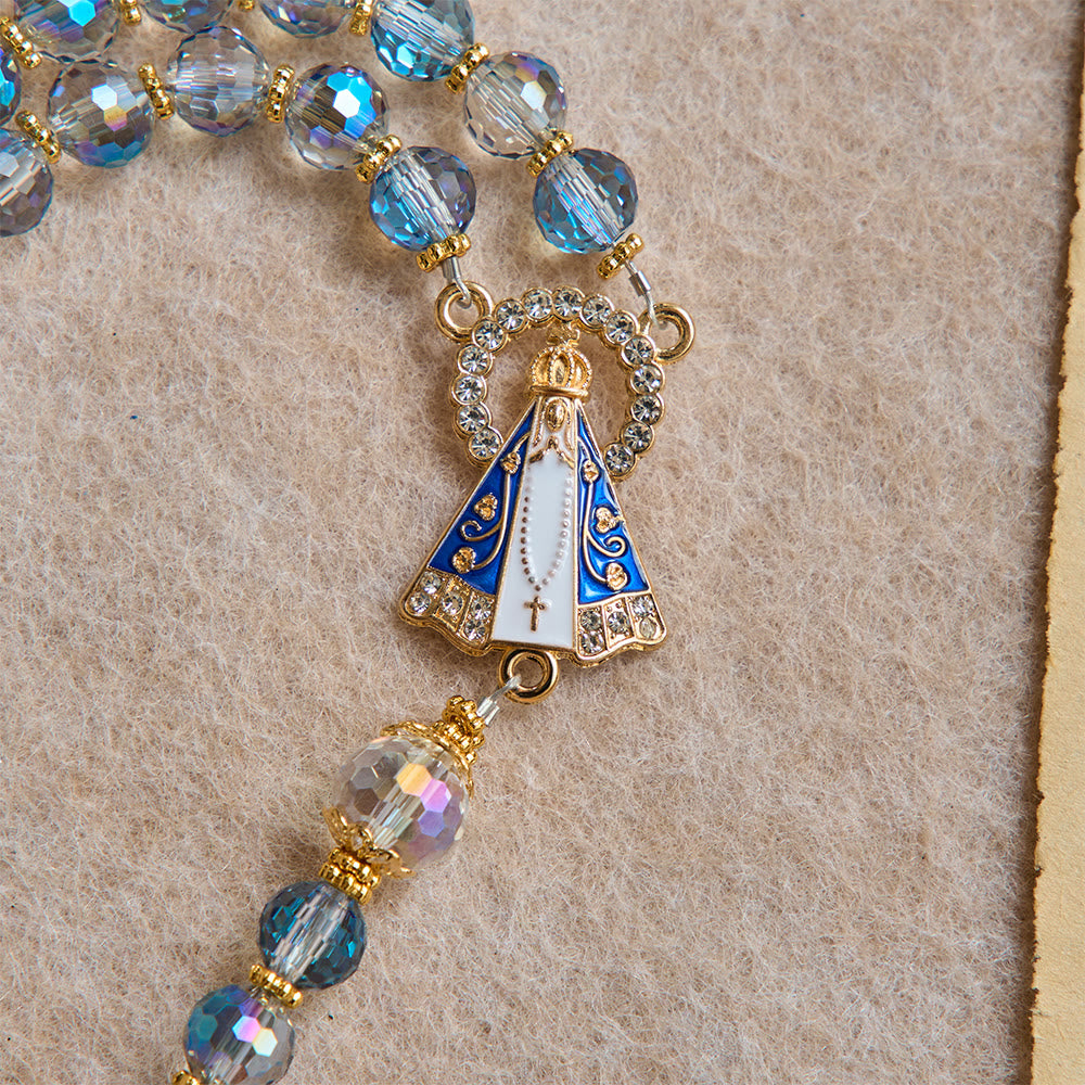 Christianartworkshop Rosario de cuentas azules iridiscentes con Nuestra Señora de Aparecida y crucifijo de diamantes de imitación: recuerdo personalizado con nombre para la capilla. - image 9