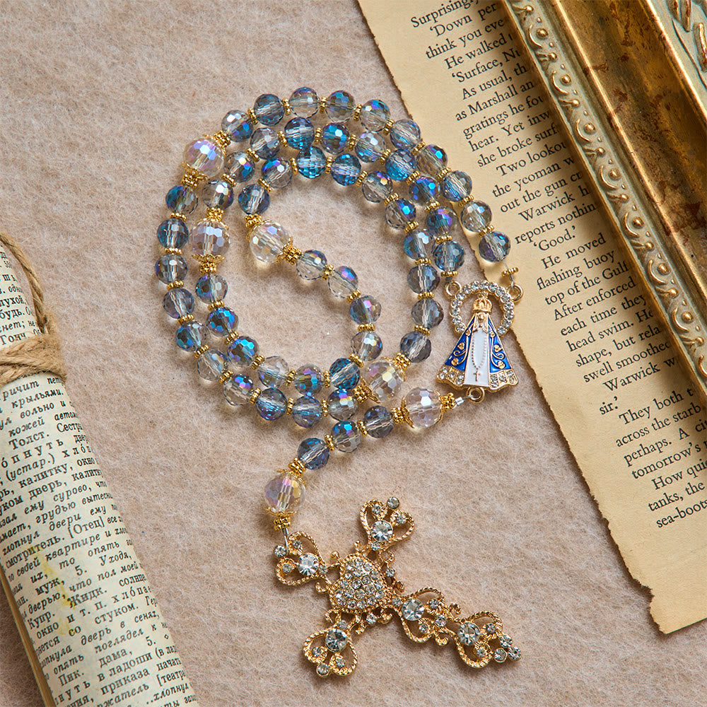 Christianartworkshop Rosario de cuentas azules iridiscentes con Nuestra Señora de Aparecida y crucifijo de diamantes de imitación: recuerdo personalizado con nombre para la capilla. - Regular - image 0