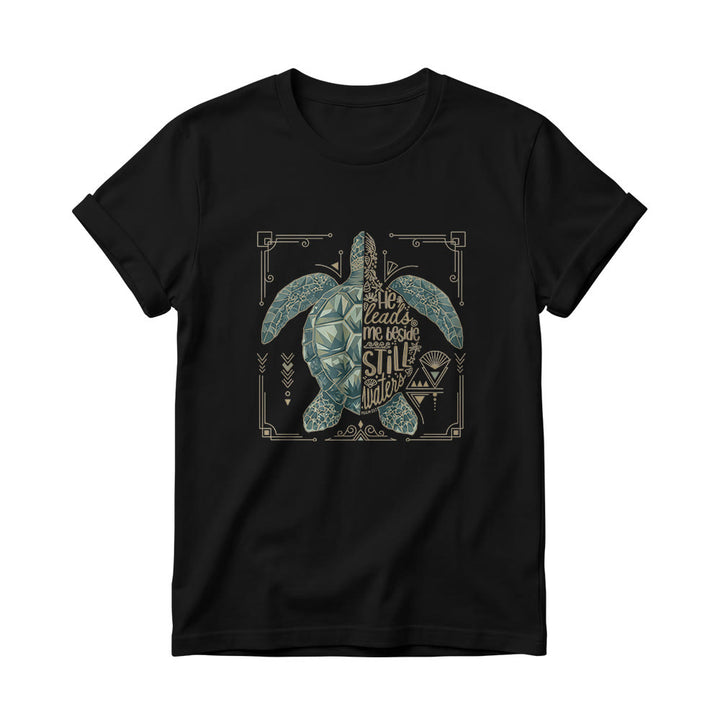 Christianartworkshop Camiseta de cuello redondo para mujer con estampado geométrico dividido de tortuga marina, borde ornamentado y frase devocional del salmo. - Negro - 4XL - image 2