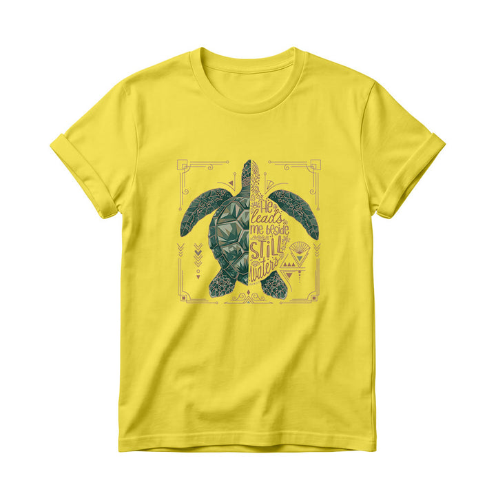 Christianartworkshop Camiseta de cuello redondo para mujer con estampado geométrico dividido de tortuga marina, borde ornamentado y frase devocional del salmo. - Amarillo - 4XL - image 8