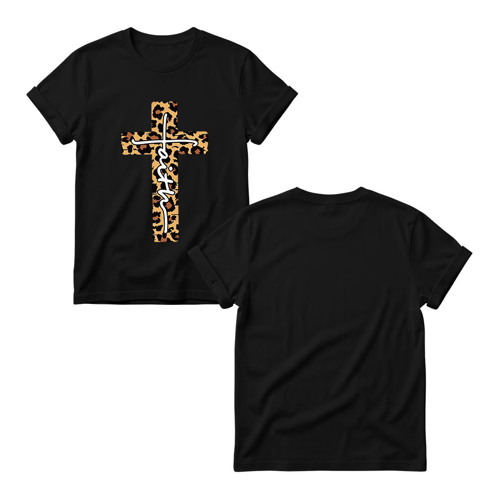 Christianartworkshop Camiseta de cuello redondo para mujer con estampado de leopardo, cruz vertical y letra "Fe" escrita a mano en el interior. - image 9