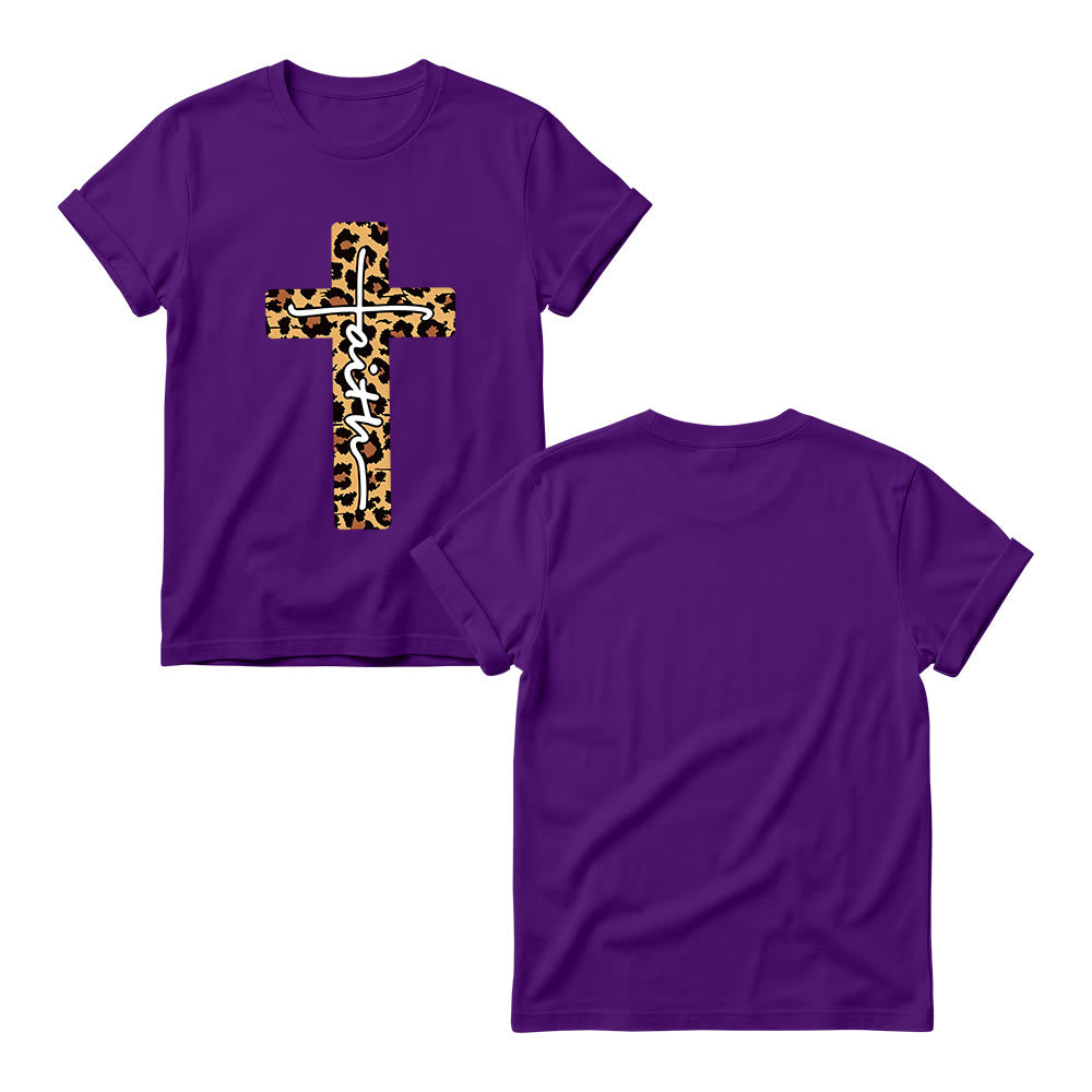 Christianartworkshop Camiseta de cuello redondo para mujer con estampado de leopardo, cruz vertical y letra "Fe" escrita a mano en el interior. - image 5