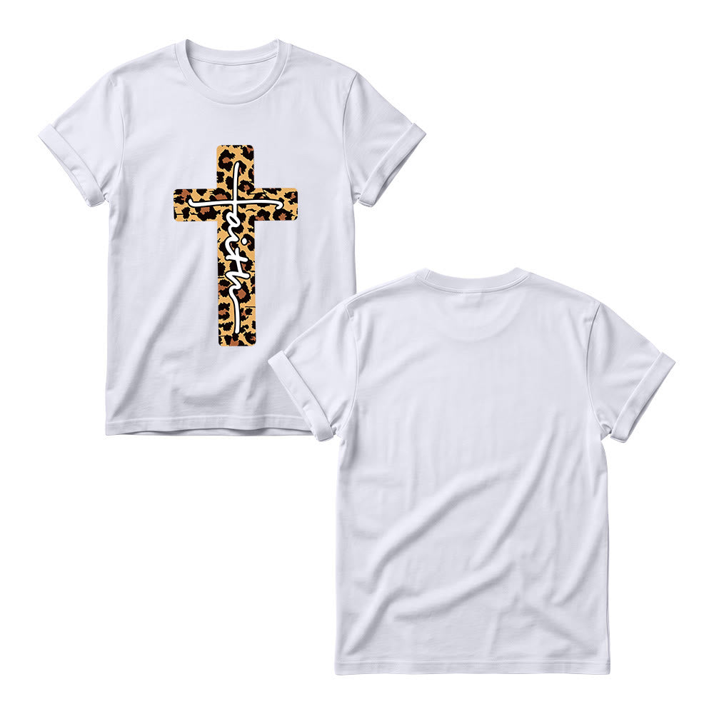 Christianartworkshop Camiseta de cuello redondo para mujer con estampado de leopardo, cruz vertical y letra "Fe" escrita a mano en el interior. - image 3