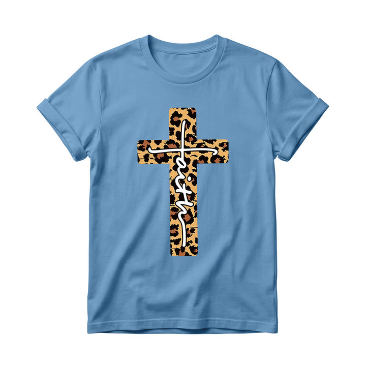 Christianartworkshop Camiseta de cuello redondo para mujer con estampado de leopardo, cruz vertical y letra "Fe" escrita a mano en el interior. - Azul - 4XL - image 6