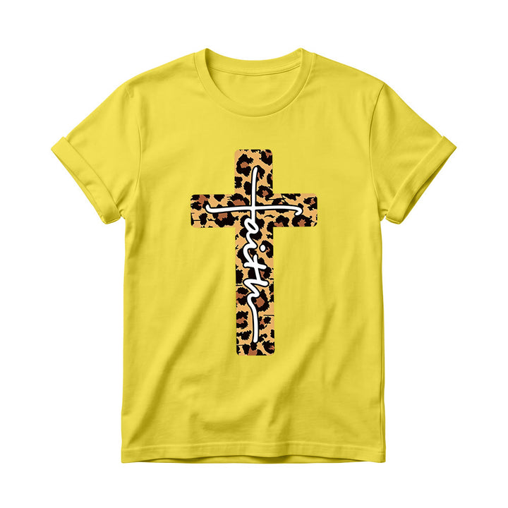 Christianartworkshop Camiseta de cuello redondo para mujer con estampado de leopardo, cruz vertical y letra "Fe" escrita a mano en el interior. - Amarillo - 4XL - image 0
