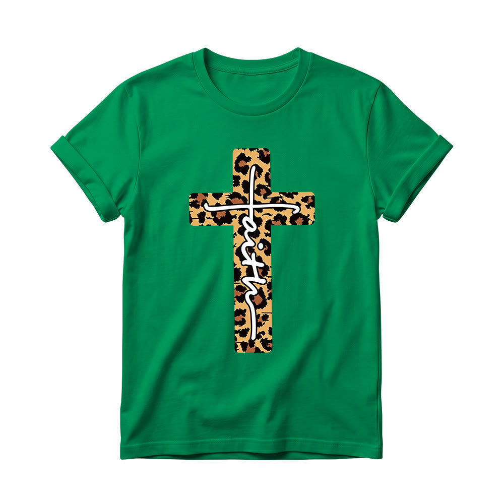 Christianartworkshop Camiseta de cuello redondo para mujer con estampado de leopardo, cruz vertical y letra "Fe" escrita a mano en el interior. - Verde - 4XL - image 16