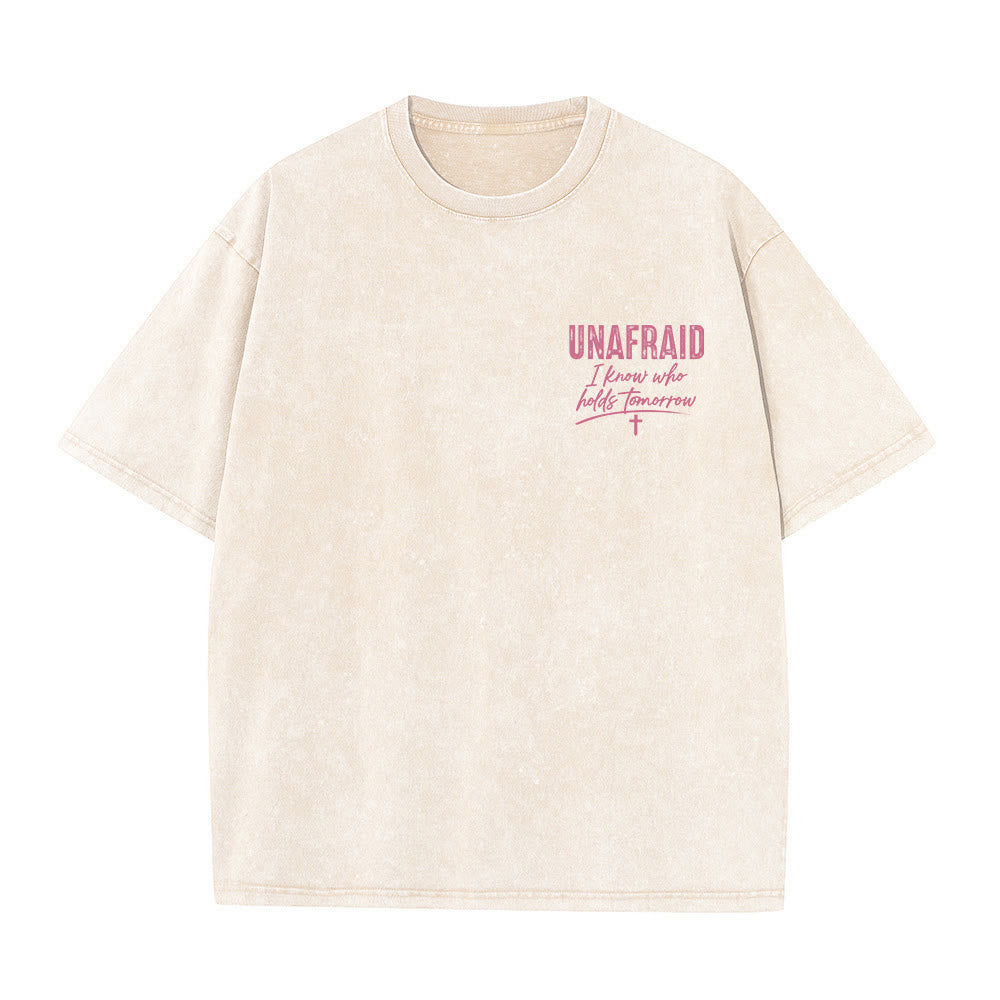 Christianartworkshop Camiseta lavada con detalle de corazón y la frase "Sin miedo" en la espalda, "No te preocupes, Dios me tiene". - image 16