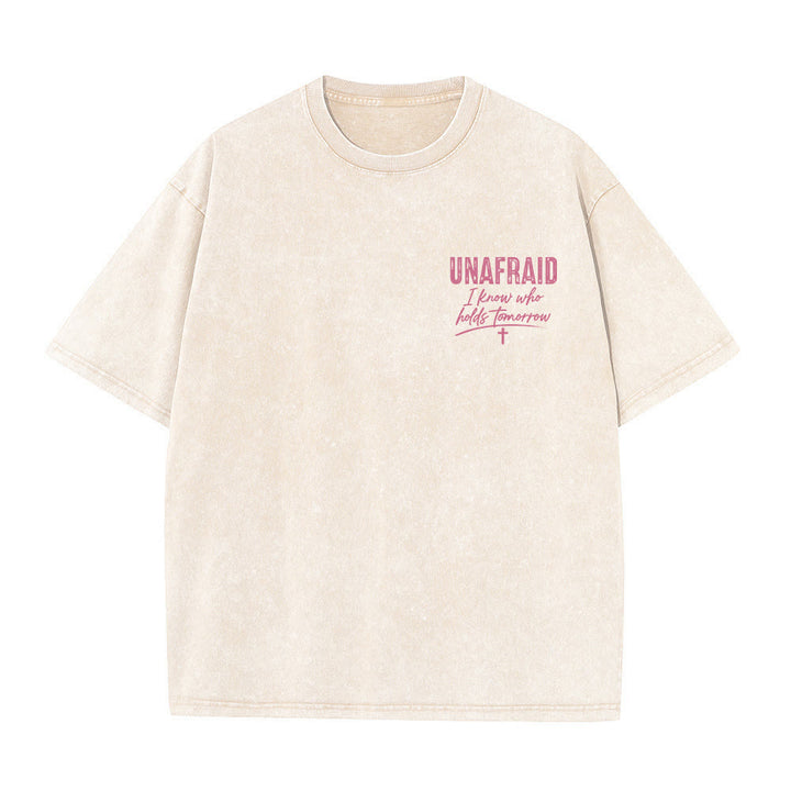 Christianartworkshop Camiseta lavada con detalle de corazón y la frase "Sin miedo" en la espalda, "No te preocupes, Dios me tiene". - image 16