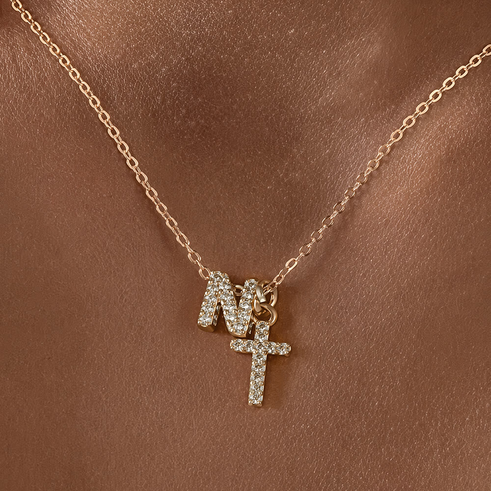 Christianartworkshop Collar con colgante doble en forma de cruz con iniciales personalizadas de la A a la Z y detalles de diamantes de imitación: emblema atemporal de la suave protección celestial. - norte - image 15