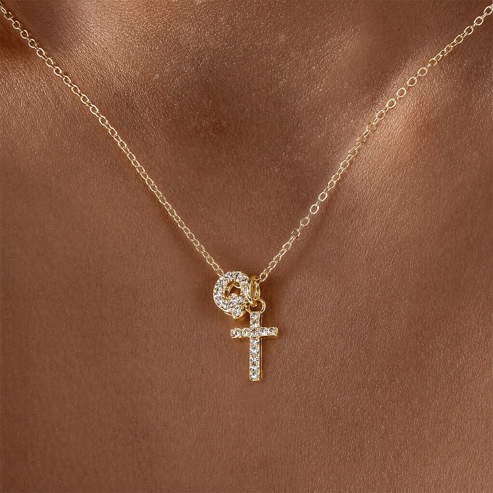 Christianartworkshop Collar con colgante doble en forma de cruz con iniciales personalizadas de la A a la Z y detalles de diamantes de imitación: emblema atemporal de la suave protección celestial. - Q - image 18