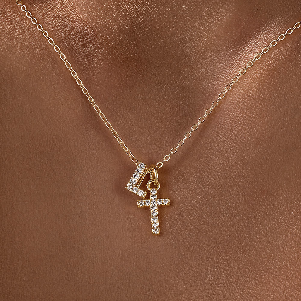 Christianartworkshop Collar con colgante doble en forma de cruz con iniciales personalizadas de la A a la Z y detalles de diamantes de imitación: emblema atemporal de la suave protección celestial. - L - image 13