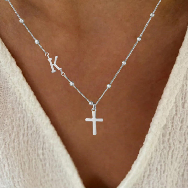 Christianartworkshop Collar con colgante de cruz con inicial personalizada de la A a la Z y cadena de cuentas: emblema atemporal de la suave protección celestial. - Plata - K - image 26