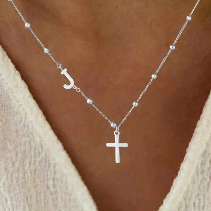 Christianartworkshop Collar con colgante de cruz con inicial personalizada de la A a la Z y cadena de cuentas: emblema atemporal de la suave protección celestial. - Plata - J - image 36