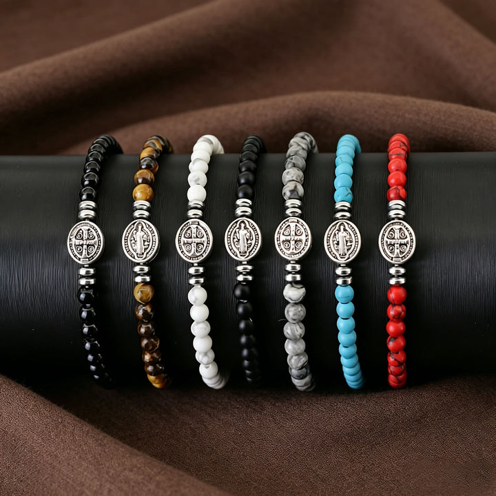 Christianartworkshop Pulsera elástica apilable con medalla de San Benito y cuentas de piedra natural: emblema atemporal de la gentil protección celestial. - image 0