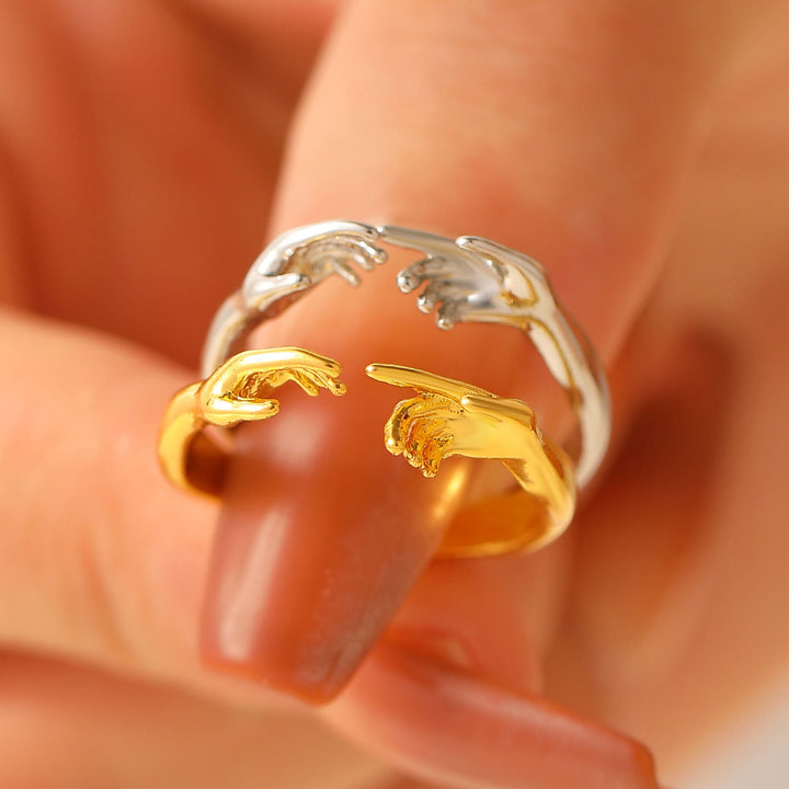 Christianartworkshop Anillo de fe ajustable con la imagen de la Creación de Adán tocando las manos abiertas: emblema atemporal de la suave protección celestial. - image 0