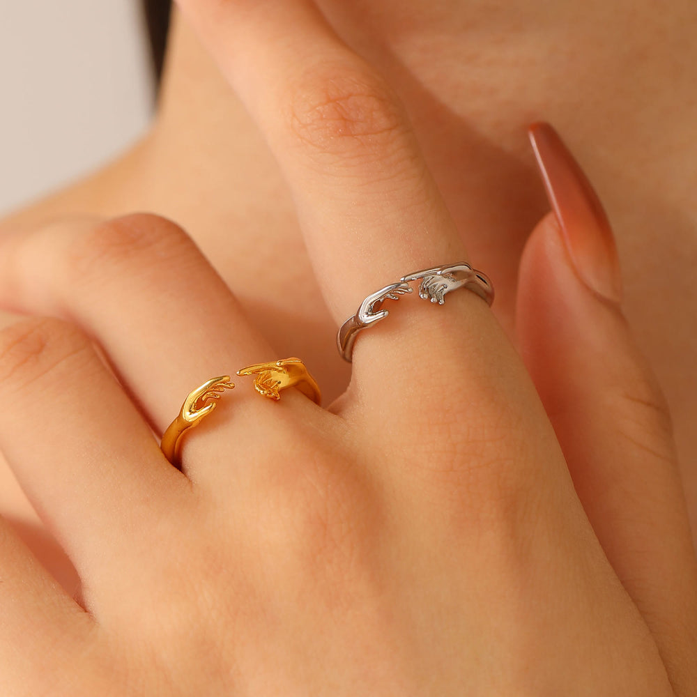 Christianartworkshop Anillo de fe ajustable con la imagen de la Creación de Adán tocando las manos abiertas: emblema atemporal de la suave protección celestial. - image 1