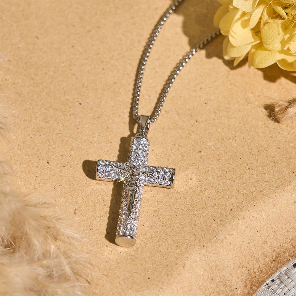 Christianartworkshop Collar con crucifijo de Jesús: un detalle brillante para la fe y el estilo diario. - image 2