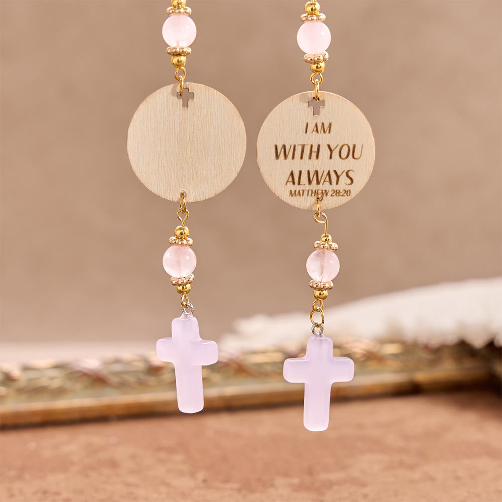 Christianartworkshop Amuleto para coche con cruz de piedra en disco de madera grabado con la cita bíblica de Mateo 28:20: Un recordatorio de la misericordiosa protección divina en cada viaje. - image 2