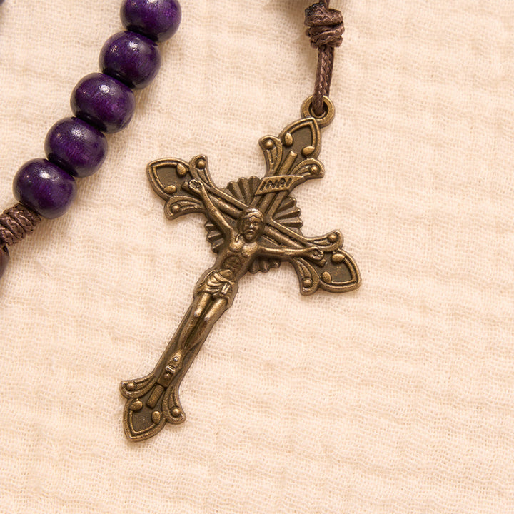 Christianartworkshop Rosario de madera púrpura con crucifijo de bronce y medallón de la Sagrada Familia en relieve. - image 7