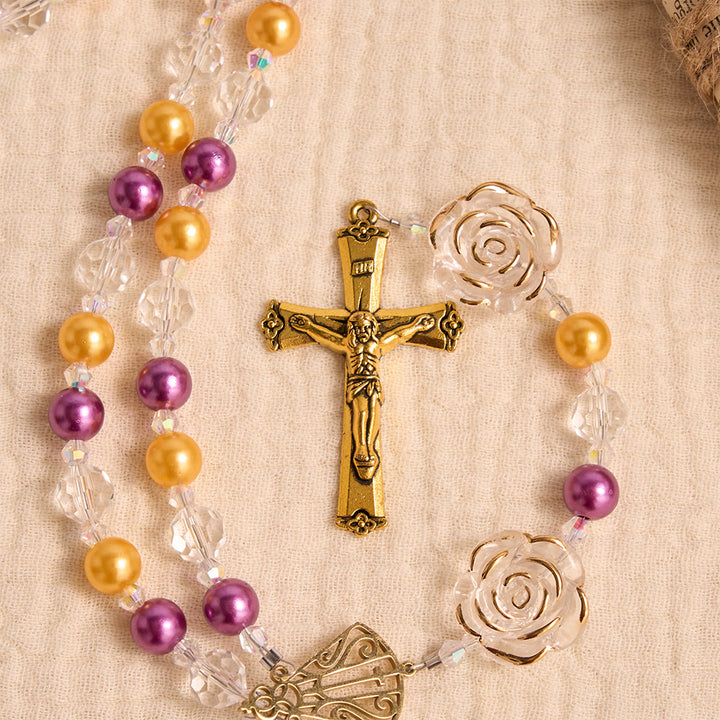 Christianartworkshop Rosario de acrílico moldeado con forma de camelia, crucifijo dorado y medallón de filigrana de Nuestra Señora de Aparecida. - image 7