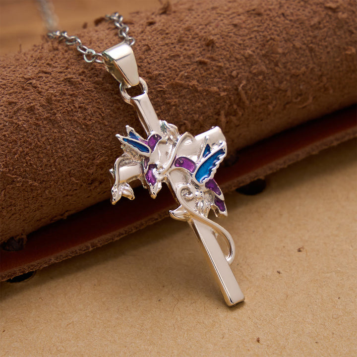 Christianartworkshop Collar con colgante de cruz fina envuelta en esmalte de colibrí hecho a mano: emblema de la dulce bendición celestial. - image 1