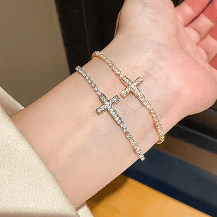Christianartworkshop Pulsera de tenis ajustable con cruz de circonitas brillantes y pavé completo: emblema de la radiante guía celestial. - image 1