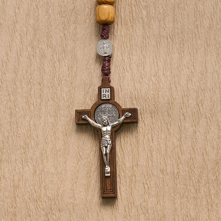 Christianartworkshop Rosario de cordón anudado con cuentas de madera de barril de veta natural y mini medallones de San Benito. - image 6
