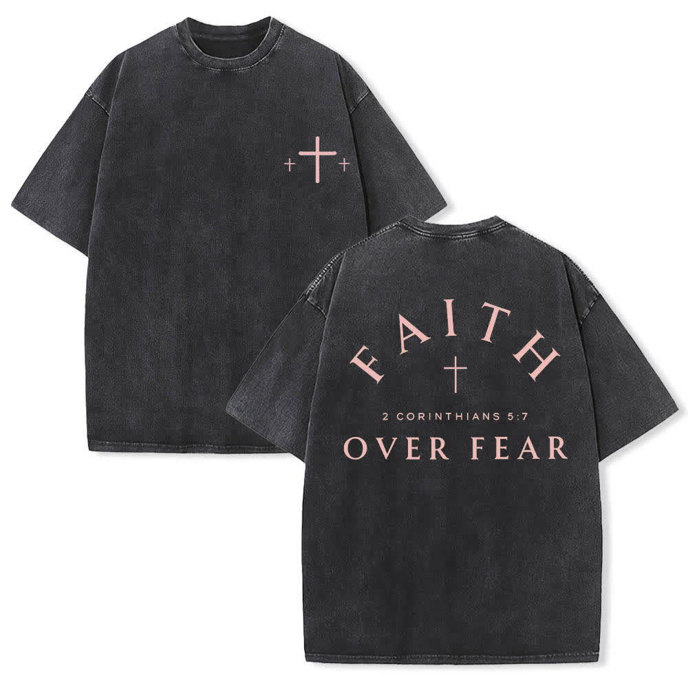 Christianartworkshop Camiseta de manga corta con estampado de cruz y versículo bíblico "Fe sobre el miedo" a doble cara. - Negro - 5XL - image 18