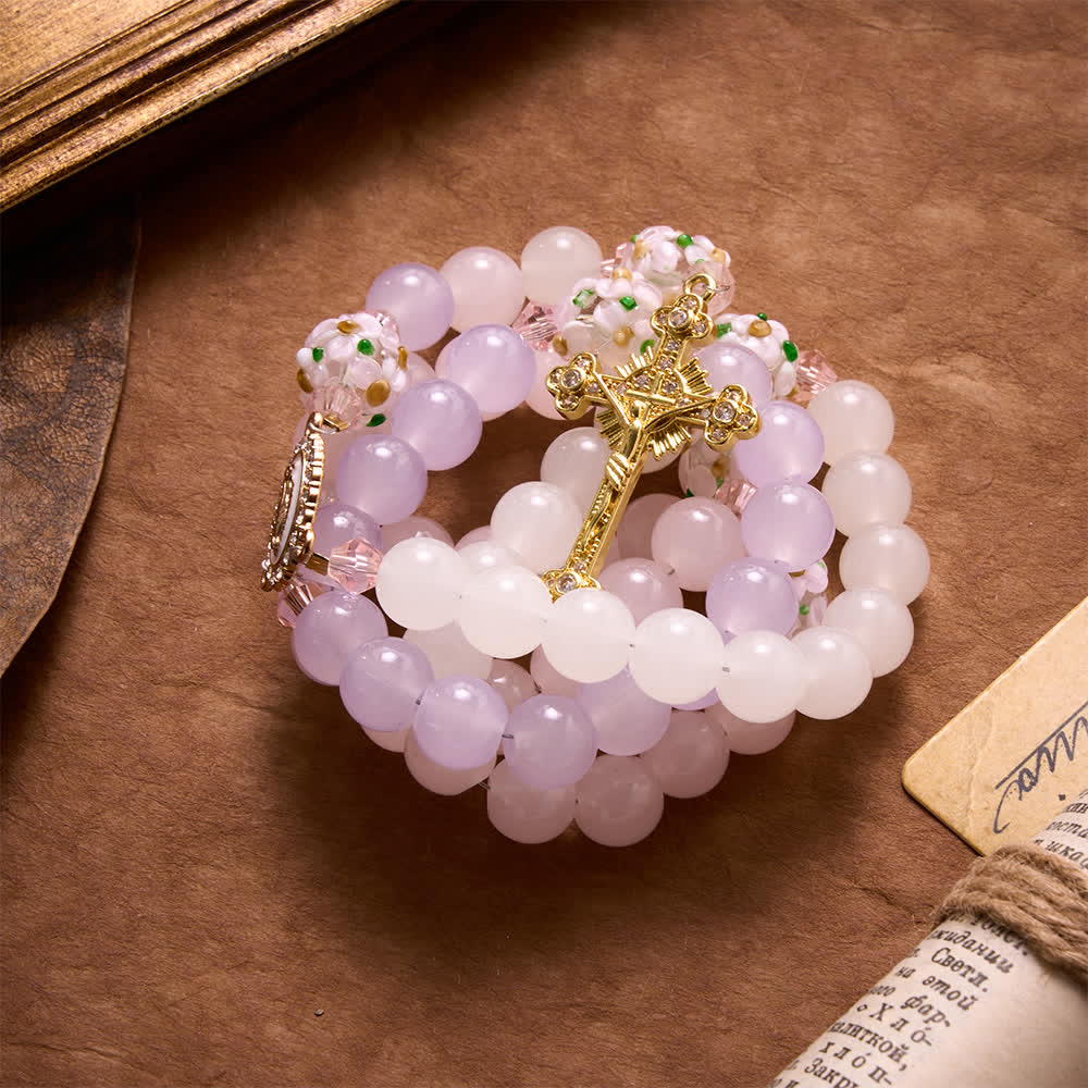 Christianartworkshop Rosario floral de cuentas de vidrio en degradado rosa lavanda blanco lechoso con cruz de diamantes de imitación y medalla de Nuestra Señora. - image 4