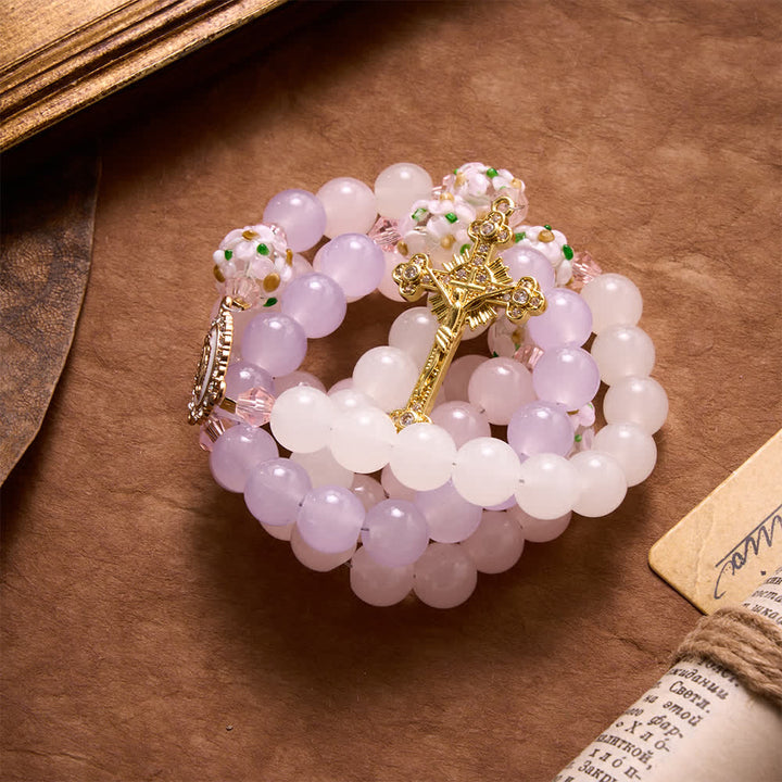 Christianartworkshop Rosario floral de cuentas de vidrio en degradado rosa lavanda blanco lechoso con cruz de diamantes de imitación y medalla de Nuestra Señora. - image 4
