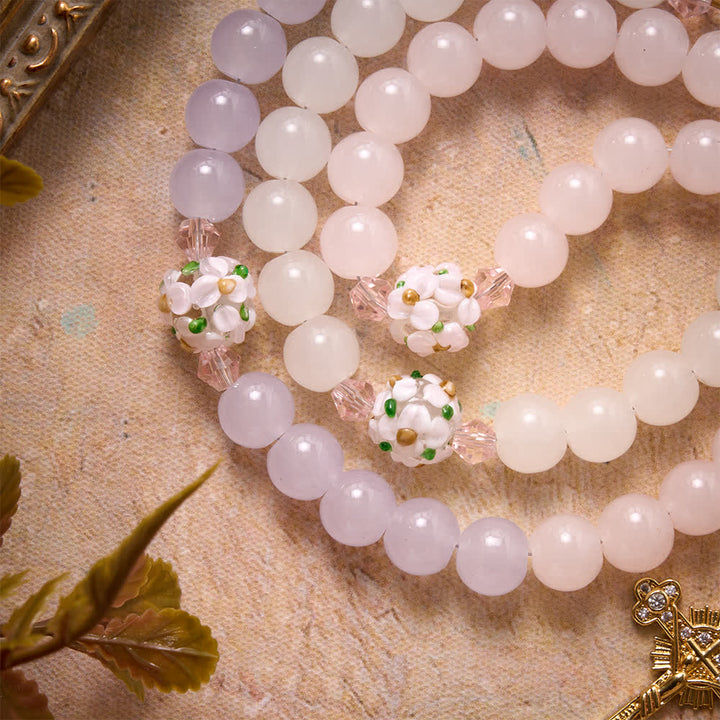 Christianartworkshop Rosario floral de cuentas de vidrio en degradado rosa lavanda blanco lechoso con cruz de diamantes de imitación y medalla de Nuestra Señora. - image 6