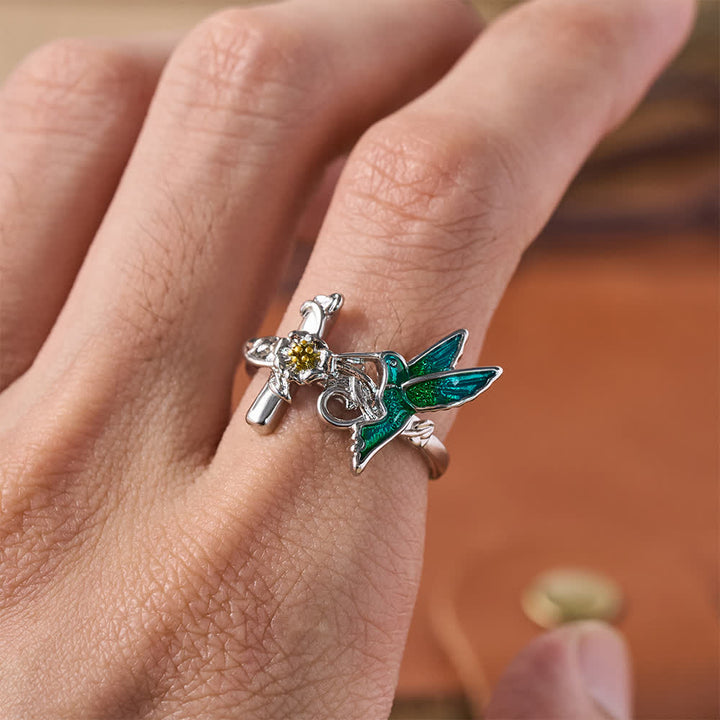 Christianartworkshop Anillo de colibrí con cruz floral de esmalte verde: emblema de la esperanza celestial vigilante. - image 1